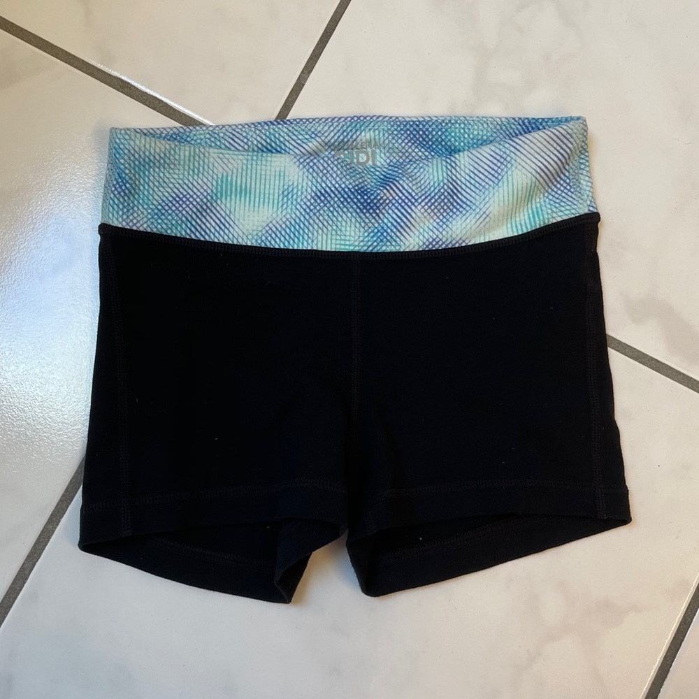 ATHLETA GIRL- chit chat short tight fit blue black